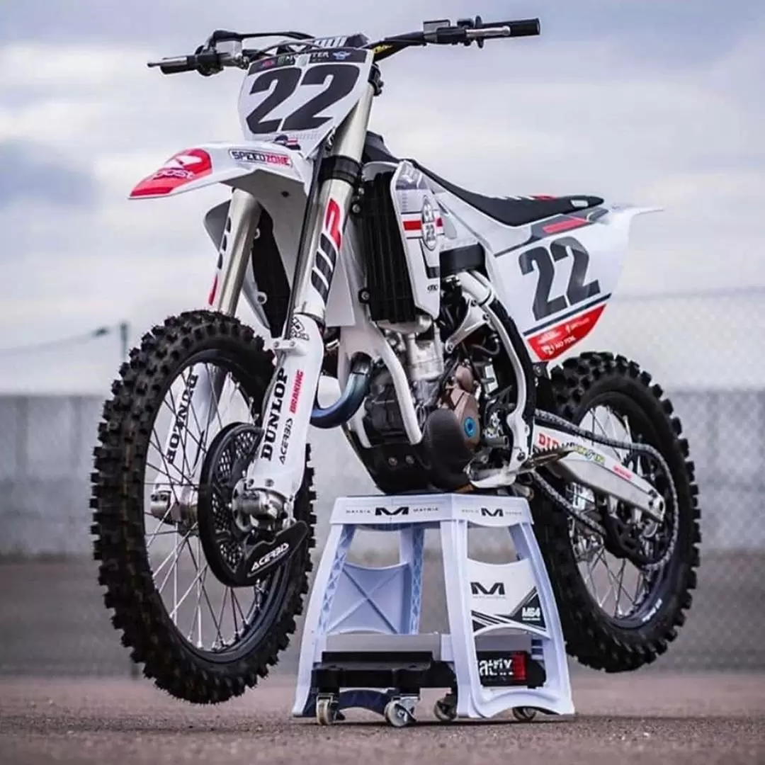 Matrix M64 Elite Green Motorcycle Bike Stand 5 Matrix M64 Elite Green Motorcycle Bike Stand - Image 3