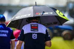 Sidi Umbrella Black Fluo Yellow -Motorcycle Riding Equipment Store sidi motocross umbrella black fluo yellow action jpg